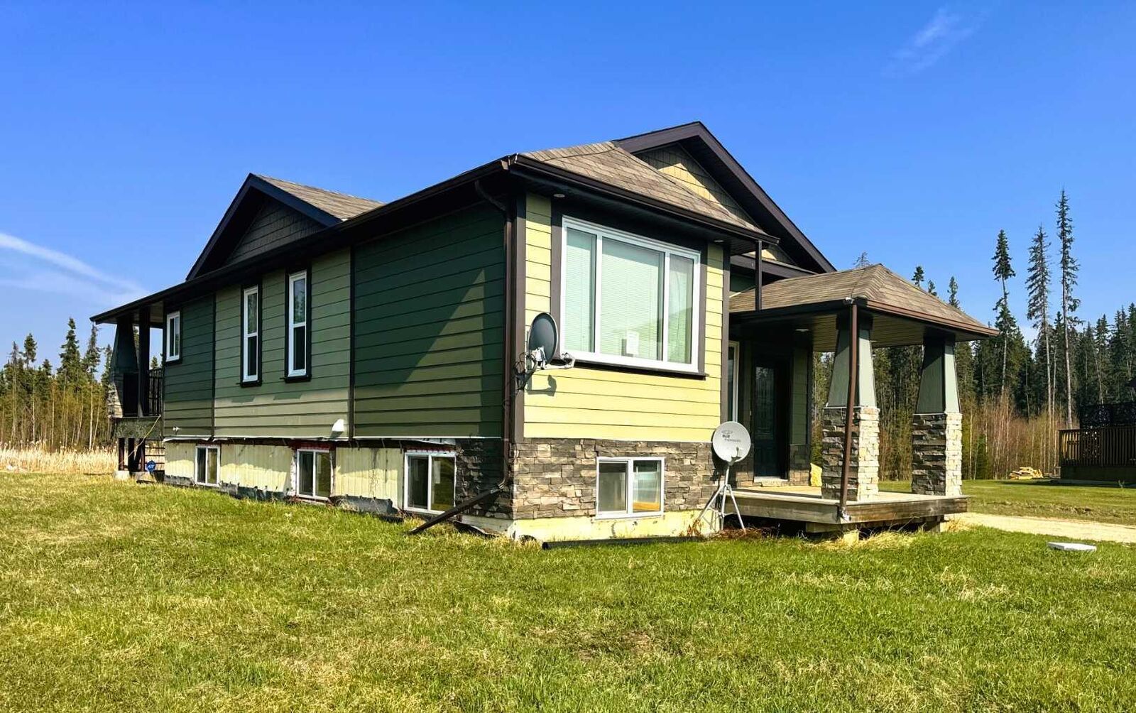 Property Photo:  4320 Caribou Crescent  AB T0G 2K0 