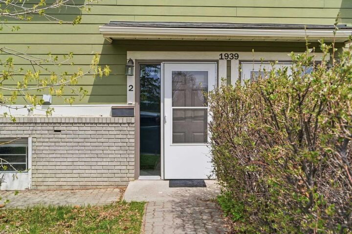 Property Photo:  1939 25A Street SW 2  AB T3E 1Y6 