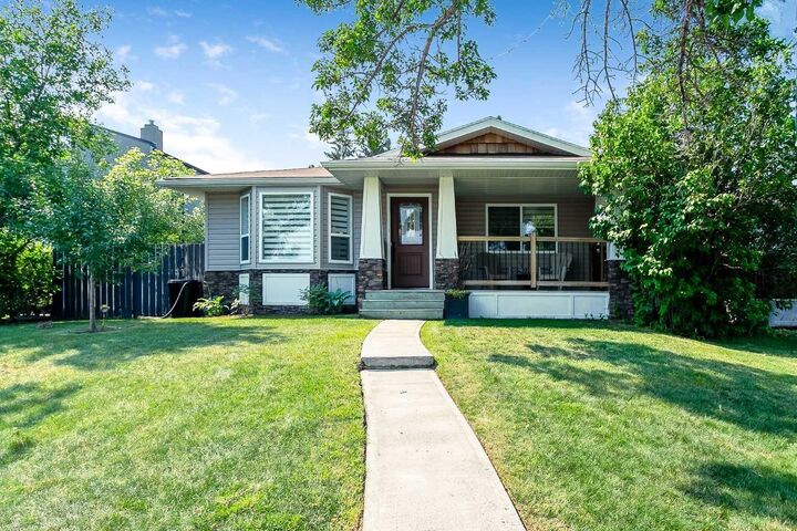 95 Hillgrove Crescent SW — photo 1