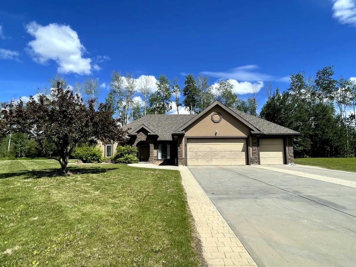Property Photo: 5 Caribou Close AB T0H 1Z0