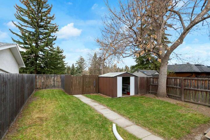 Property Photo:  66 34 Avenue SW  AB T2S 2K8 
