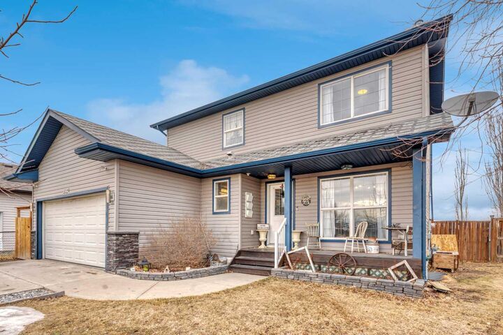 Property Photo:  512 Highland Close  AB T1P 1A5 