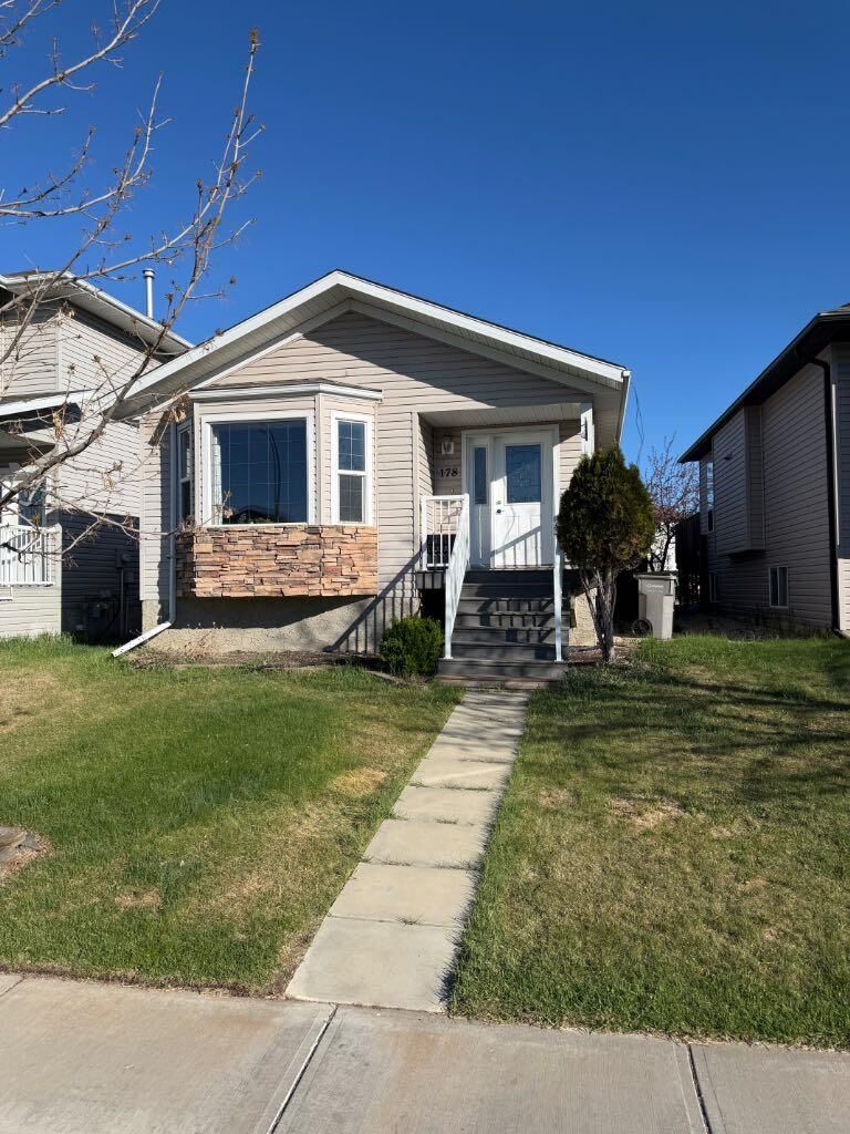 Property Photo:  178 Pinnacle Drive  AB T8W 2Z3 