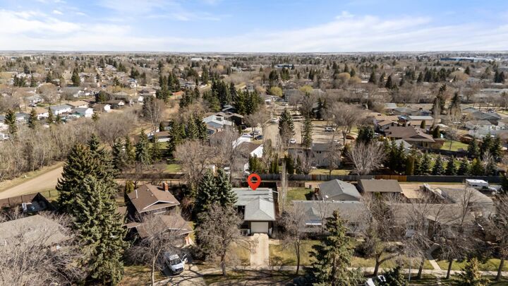 Property Photo:  6316 38 Avenue Close  AB T4V 2Z7 