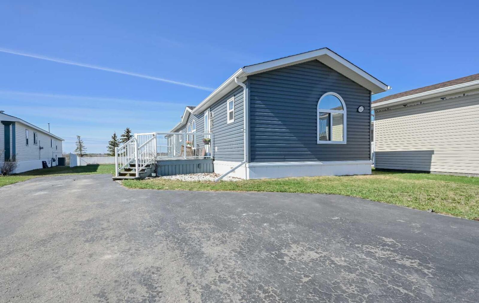 Property Photo:  547 Stewart Street  AB T8W 5K5 