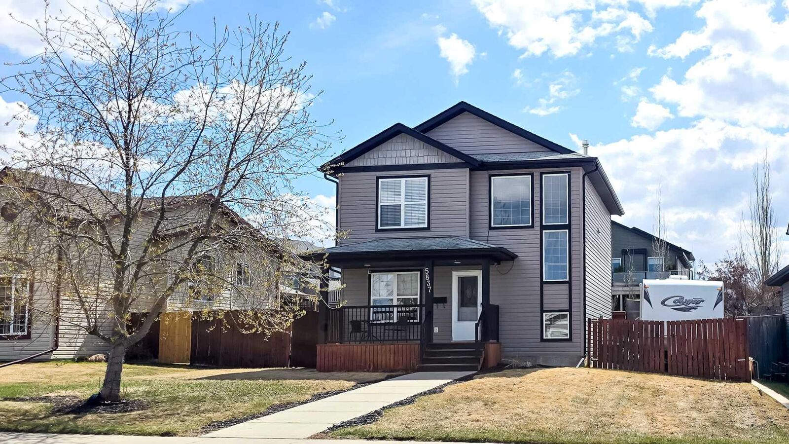 Property Photo:  5837 Park Street  AB T4M 0G1 