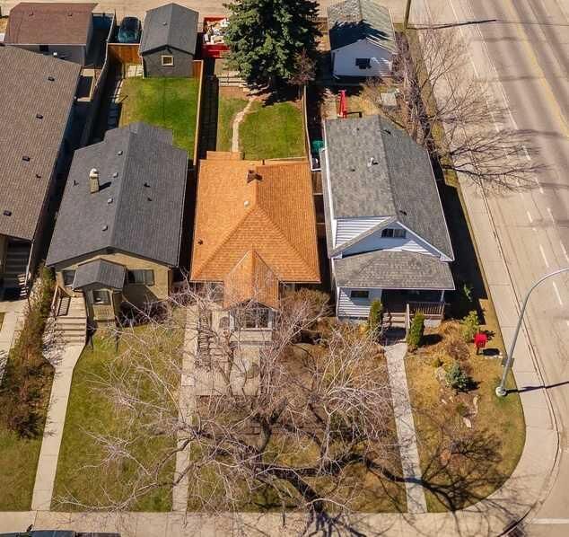 Property Photo:  2803 26A Street SW  AB T3E 2C8 
