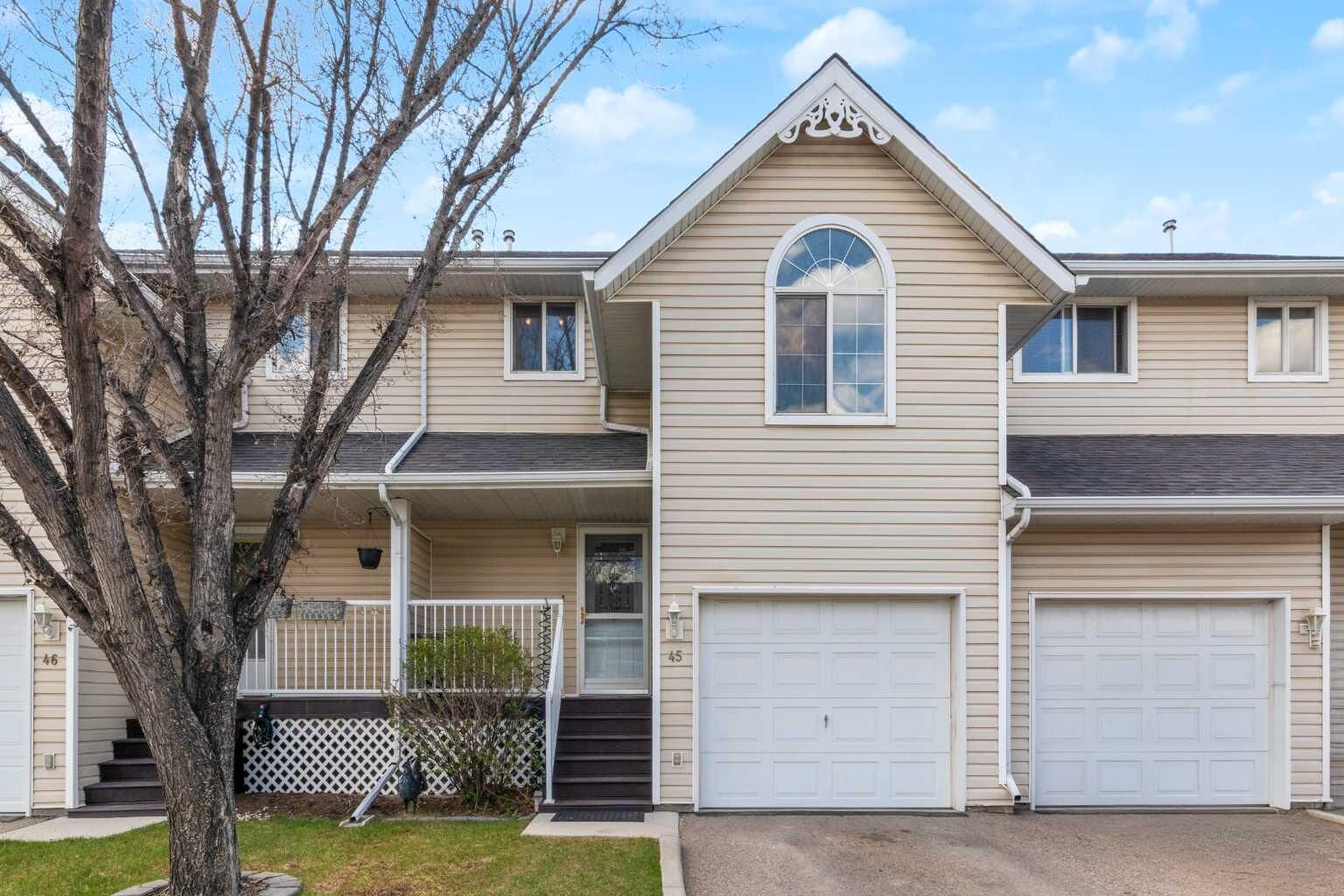 Property Photo: 567 Edmonton Trail NE 45 AB T4B 2L4