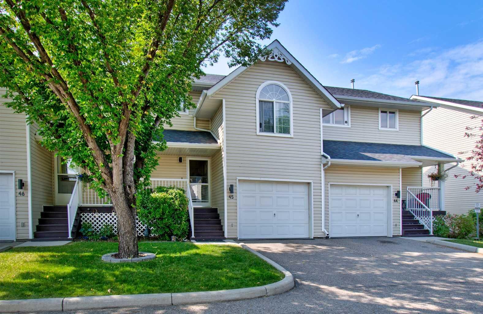 Property Photo: 567 Edmonton Trail NE 45 AB T4B 2L4