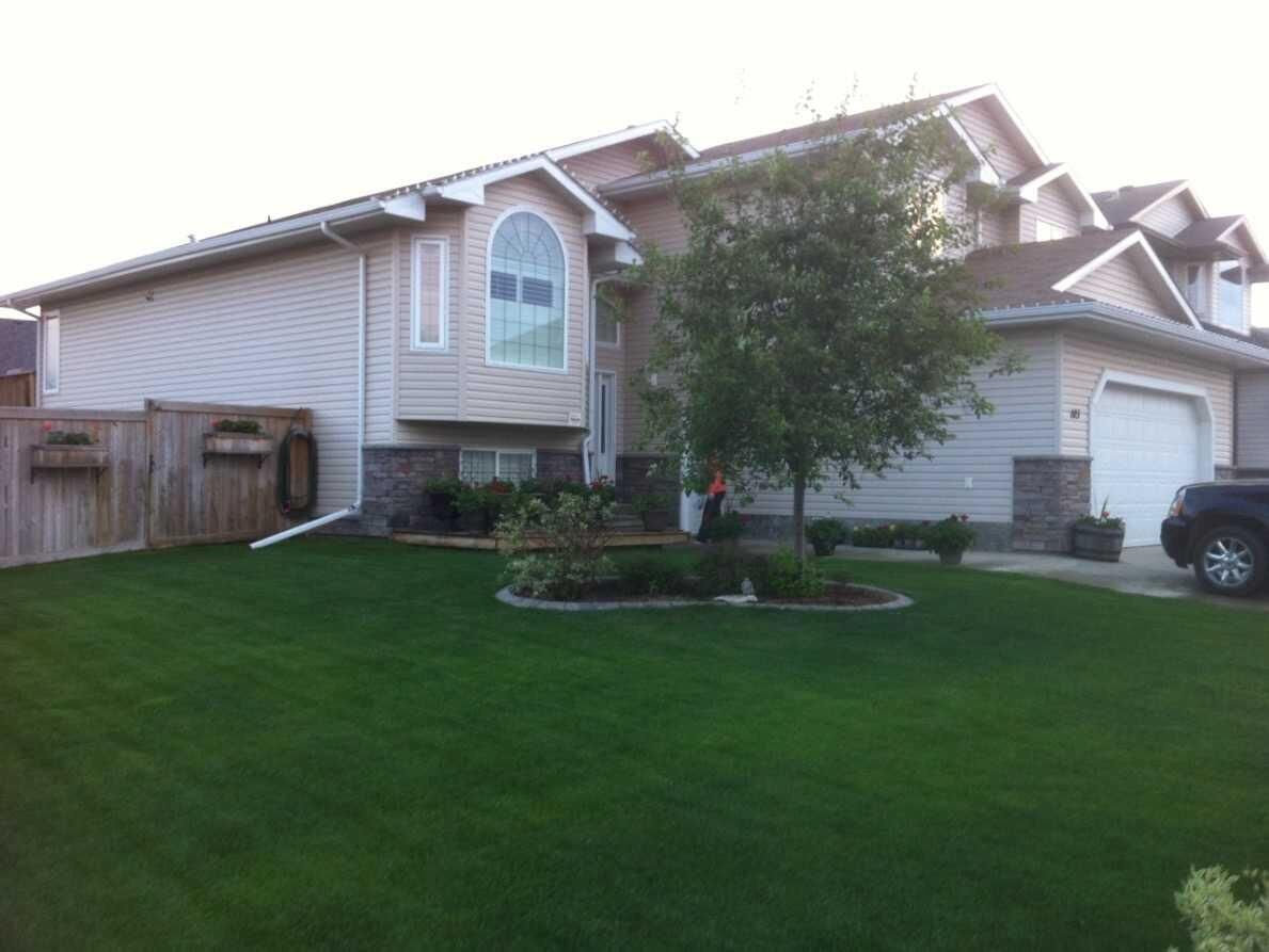 Property Photo:  103 Lawrence Street  AB T9K 2S5 