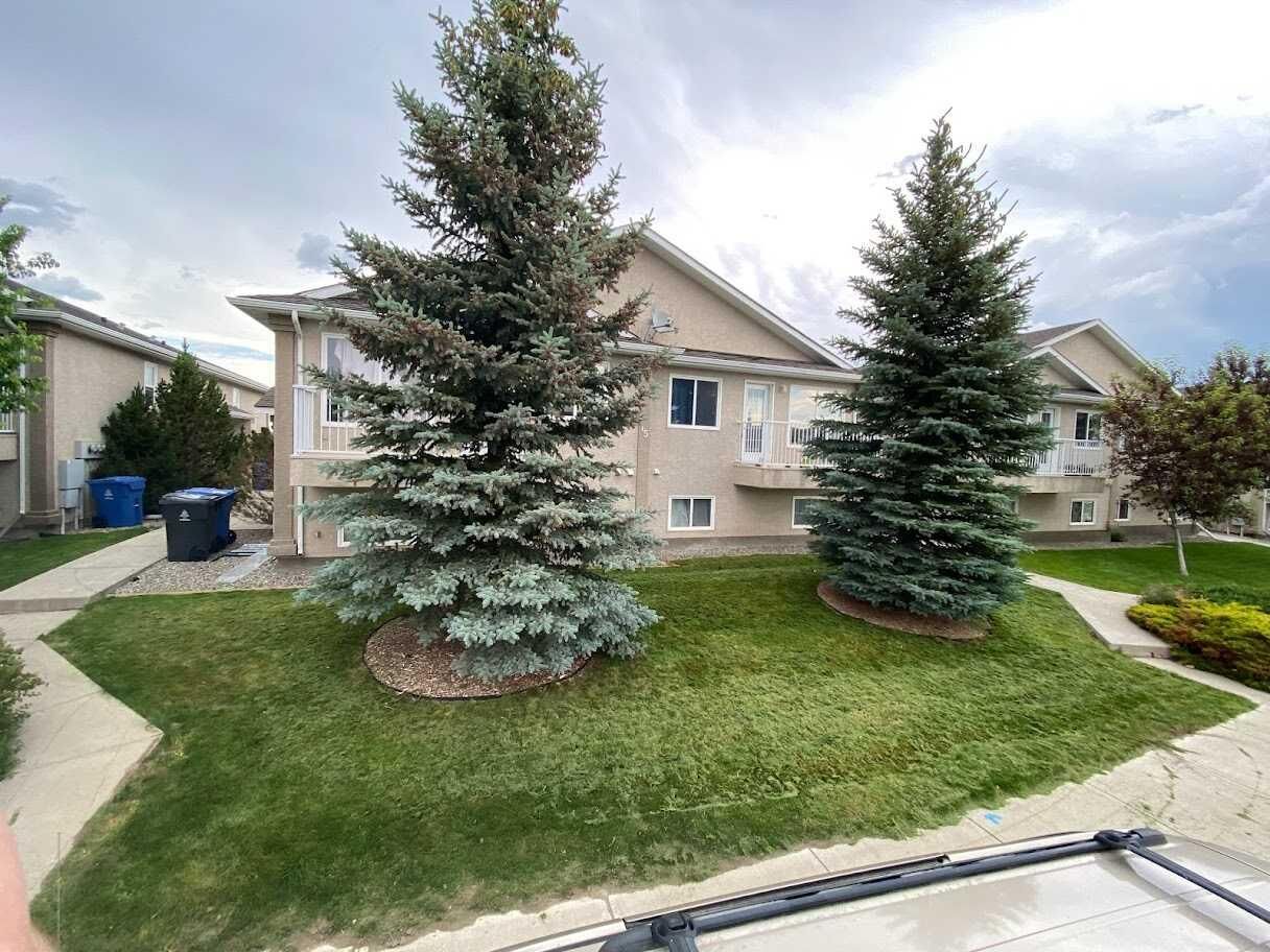 Property Photo:  15 Highlands Place W 3  AB T1J 4X8 