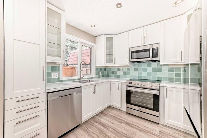 Property Photo:  714 Willow Park Drive SE 8  AB T2J 0L8 