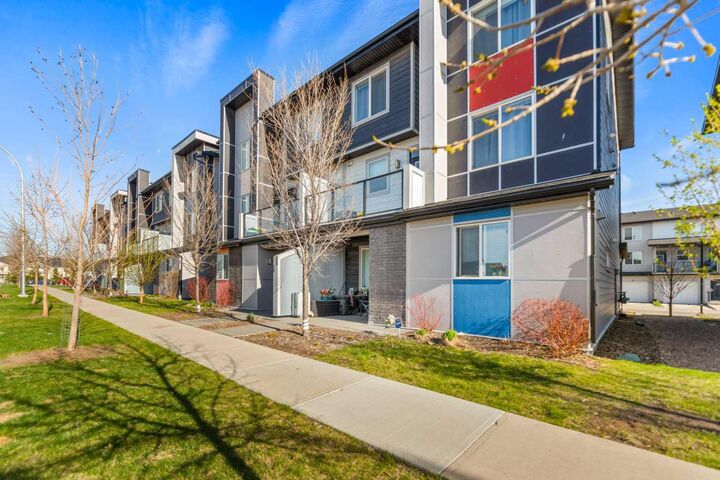 Property Photo:  26 Redstone Way NE  AB T3N 1M6 