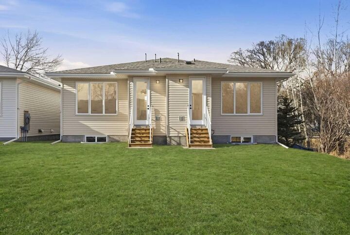 Property Photo:  123 5 Avenue SE  AB T1V 1G2 