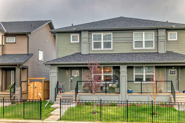 Property Photo:  114 Midgrove Greenway SW  AB T4B 5H2 