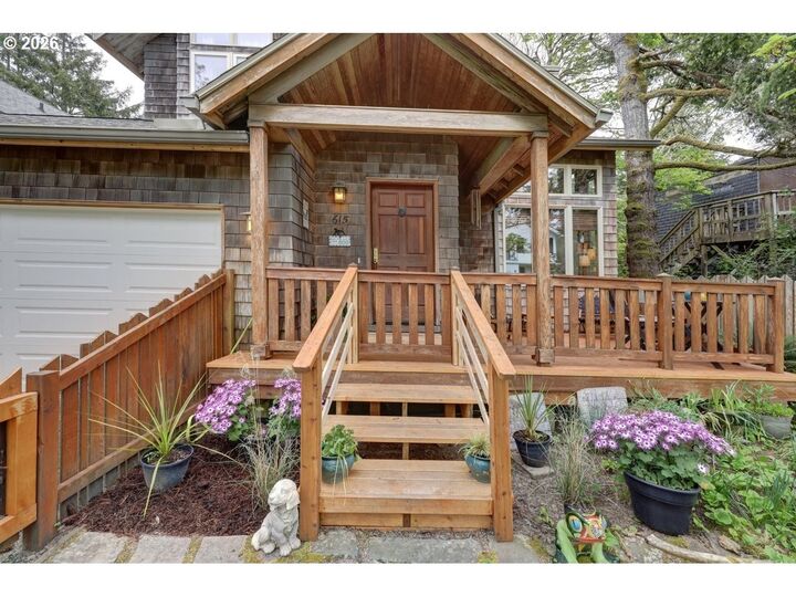 Property Photo:  615 N Larch St  OR 97110 