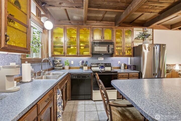 Property Photo:  303 E 11th Street  WA 98290 