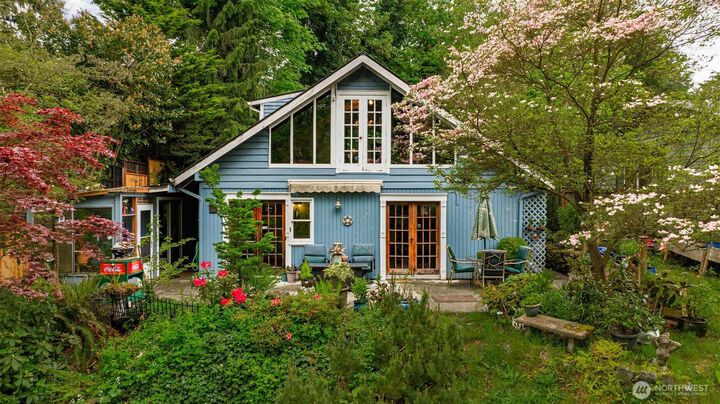 Property Photo: 303 E 11th Street WA 98290