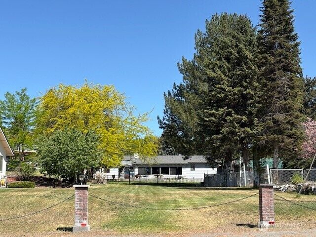 Property Photo:  23 W Hale Avenue  WA 98841 