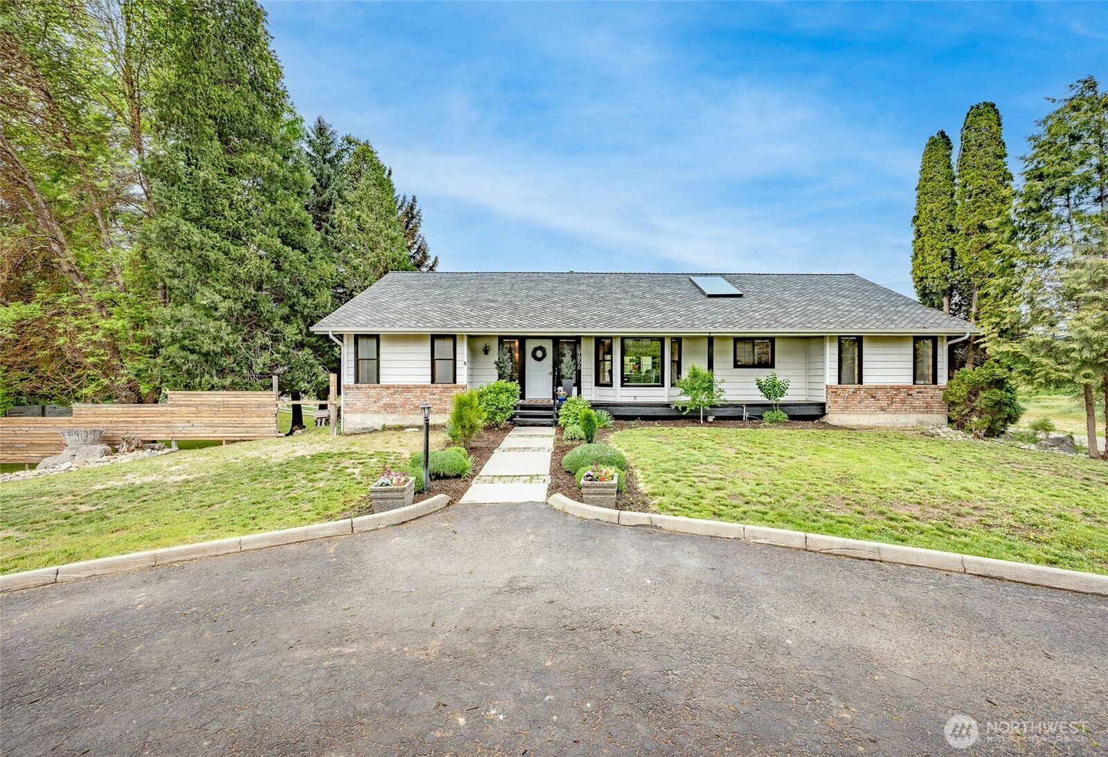 Property Photo:  9656  North Road  WA 98847 