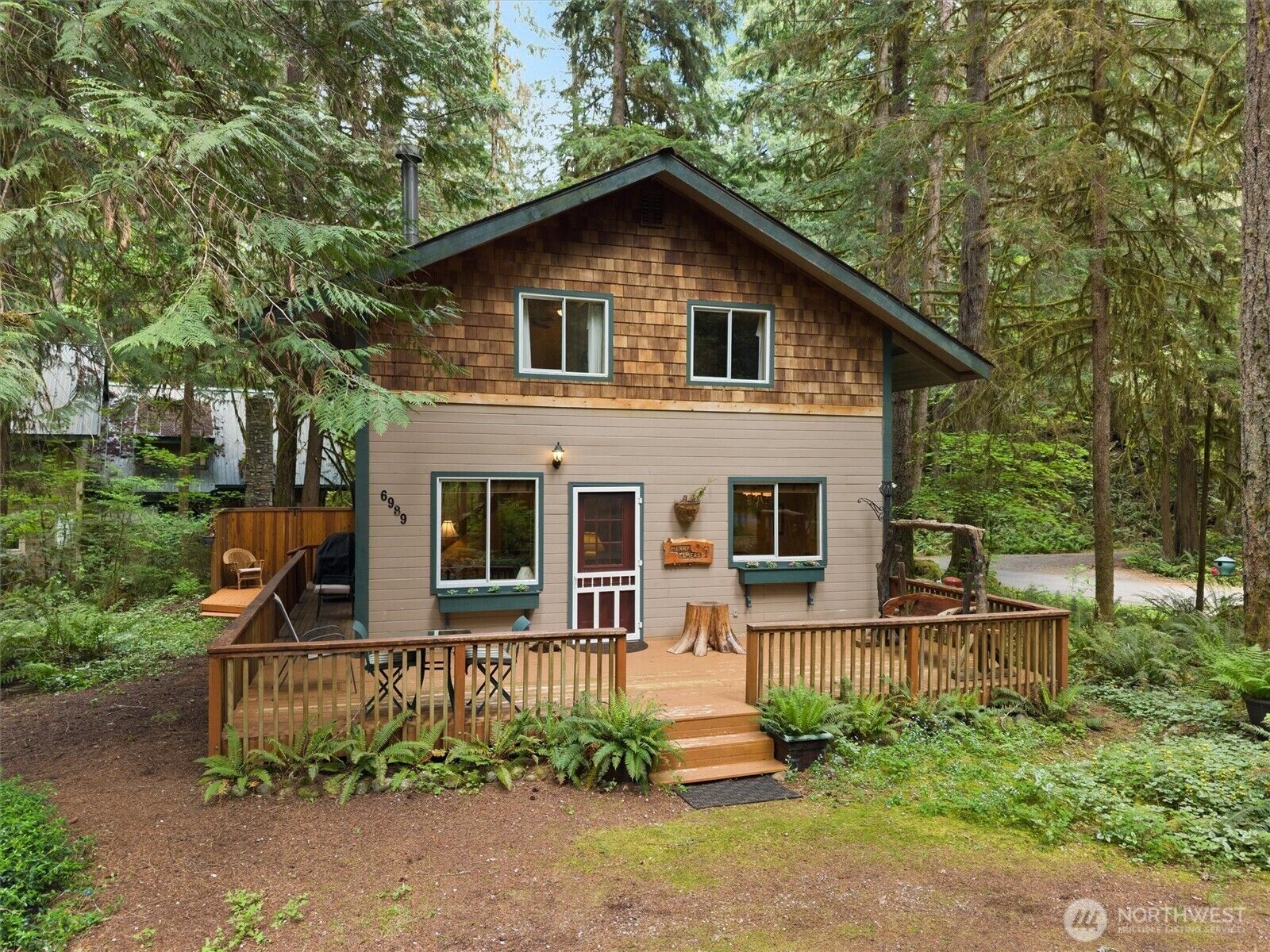 Property Photo:  6989  Snoqualmie Place  WA 98244 