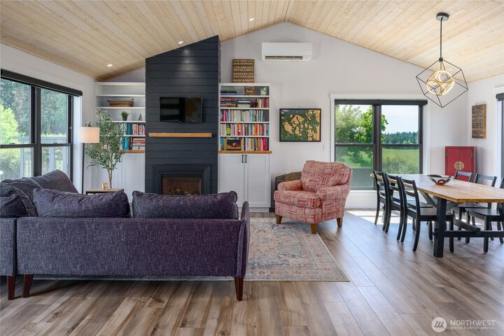 Property Photo:  124  Donna'S Lane  WA 98261 