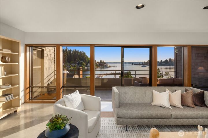 Property Photo: 9903 Lake Washington Boulevard NE 201 WA 98004