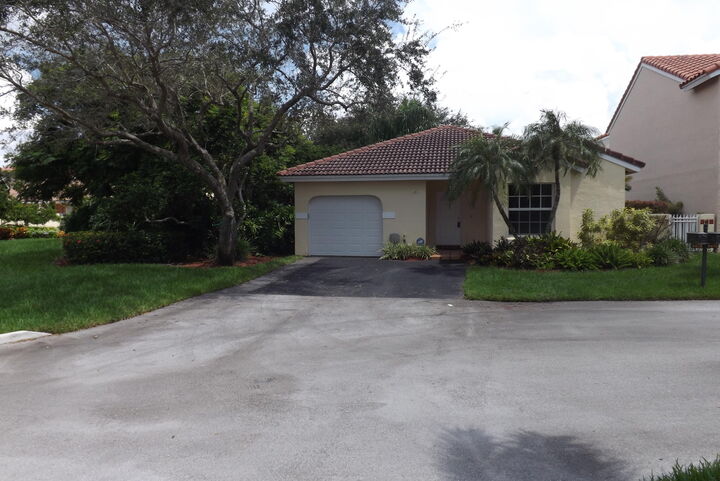 Property Photo:  1472 Garden Road  FL 33326 