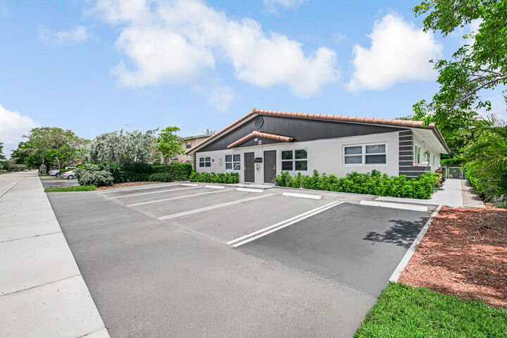 Property Photo:  7521 NW 44th Court  FL 33065 