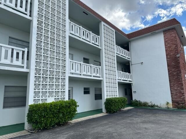 Property Photo:  1380 NW 43 Terrace 306  FL 33313 