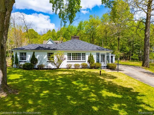 Property Photo:  46064 Norton Court  MI 48167 