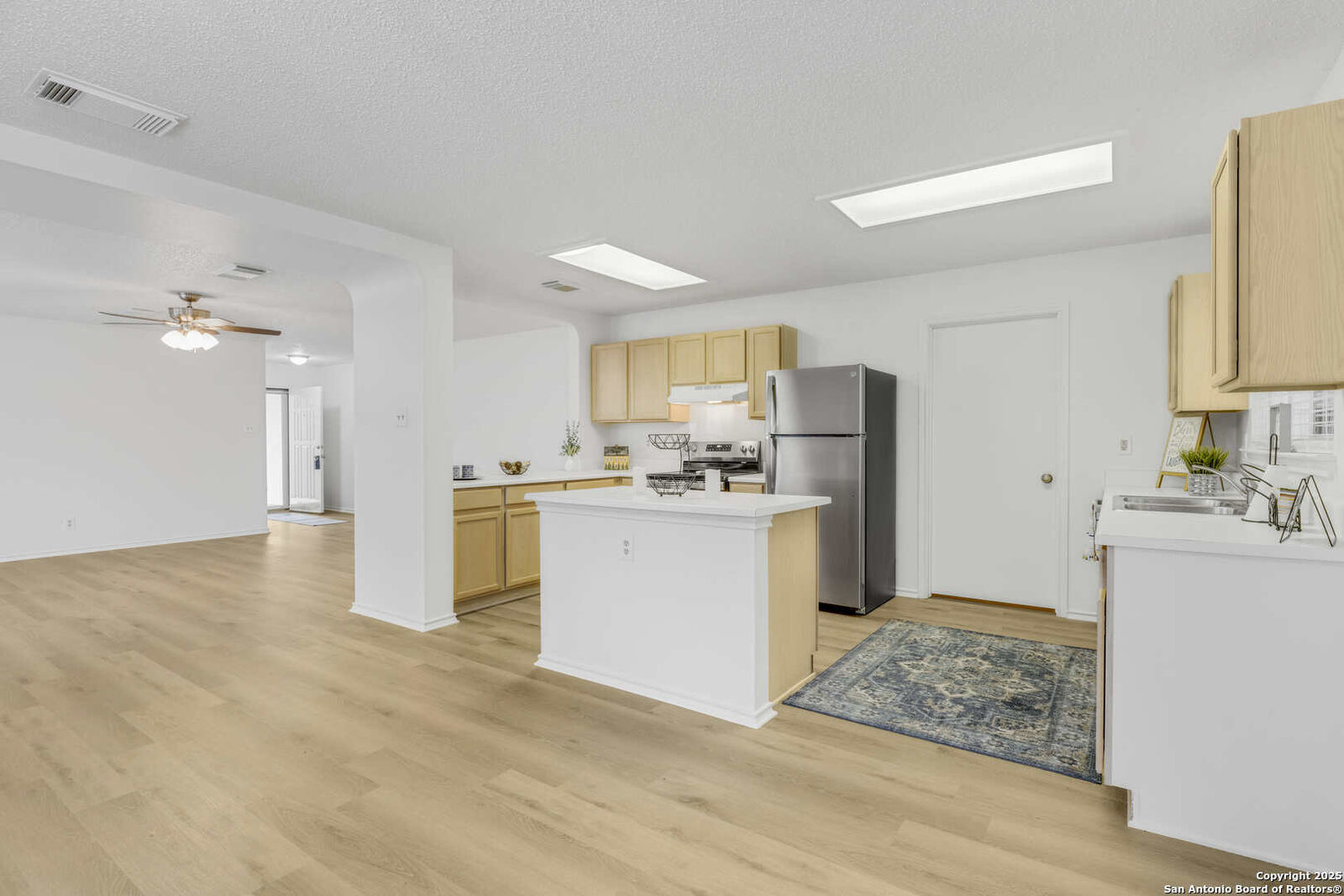 Property Photo:  7906 Swindow Cir  TX 78109 