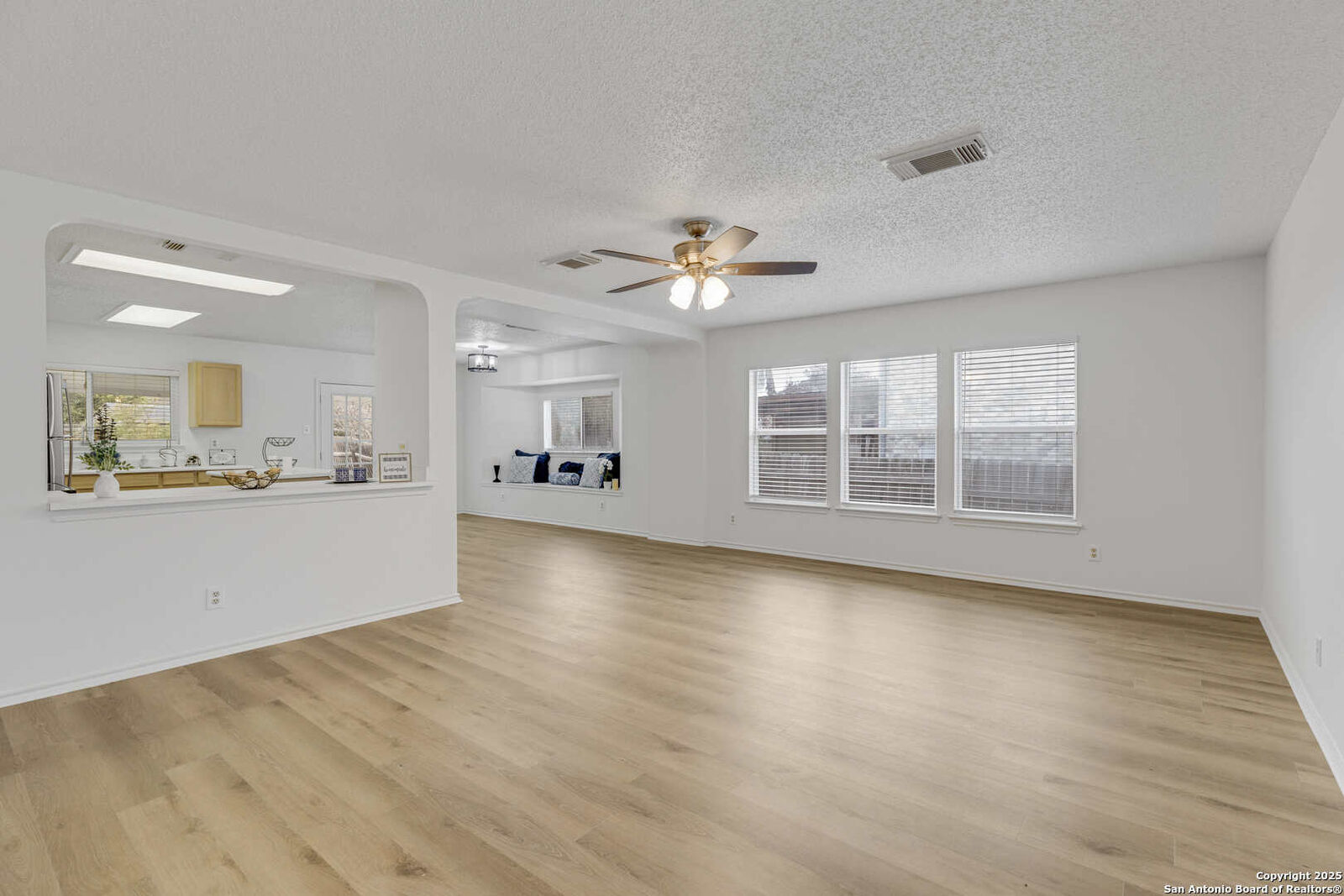 Property Photo:  7906 Swindow Cir  TX 78109 