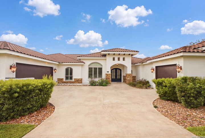Property Photo: 42 Via Aragon TX 78257