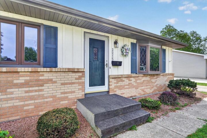 Property Photo:  2215 S Grant Avenue  WI 53546 