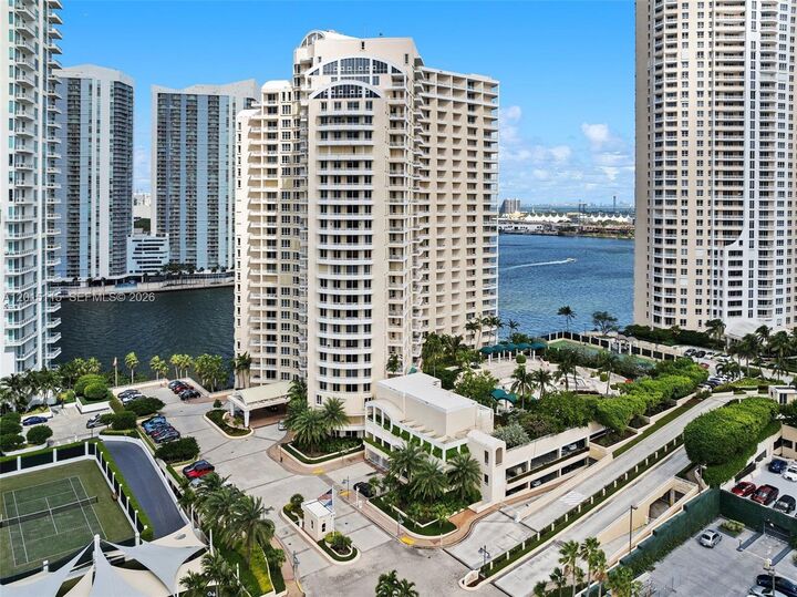 Property Photo:  888 Brickell Key Dr 609  FL 33131 