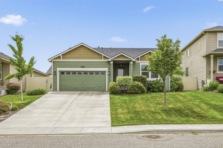 Property Photo:  1547 Purple Sage St  WA 99352 