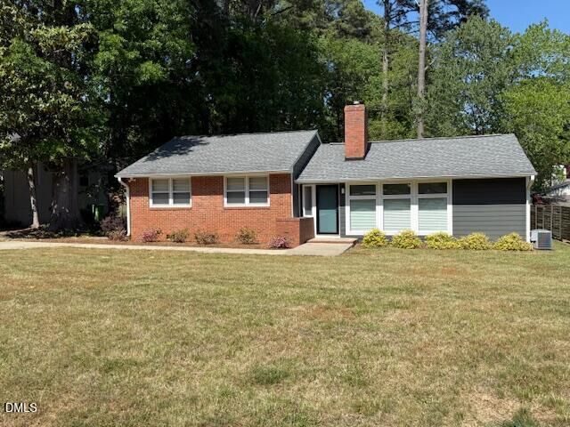 Property Photo: 904 Brookwood Drive NC 27607