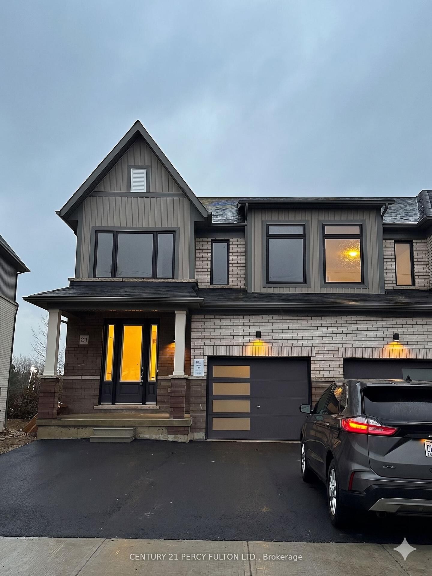 Photo de la propriété:  160 Densmore Road 24  ON K9A 0X8 