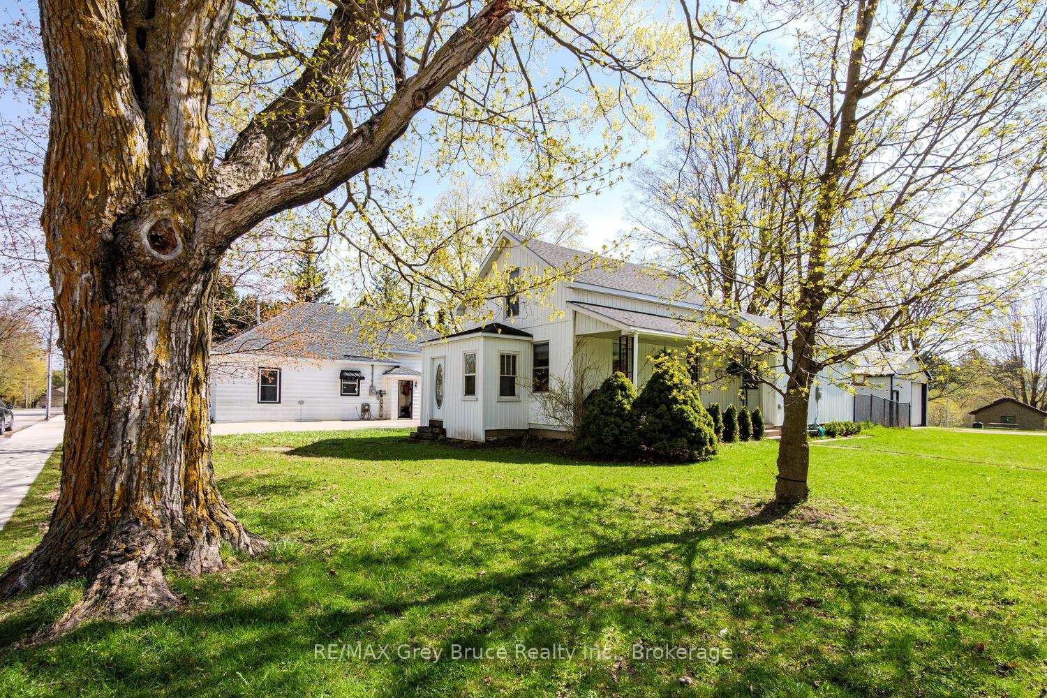 Property Photo: 105 Main Street ON N0H 2N0