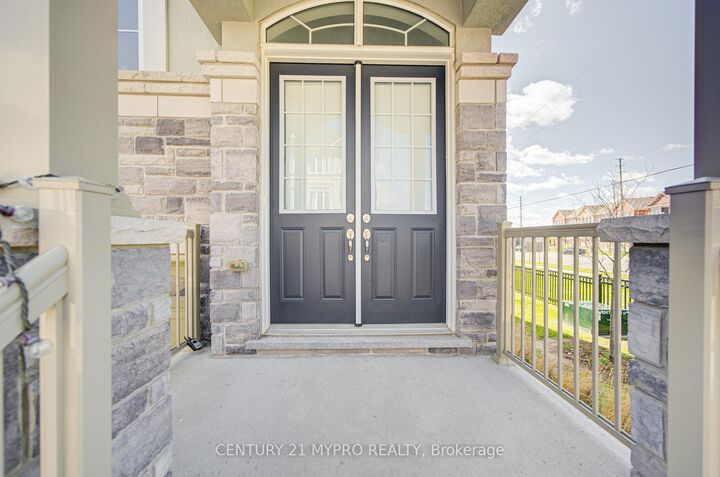 Property Photo: 7 Latchford Lane ON L4C 7V6