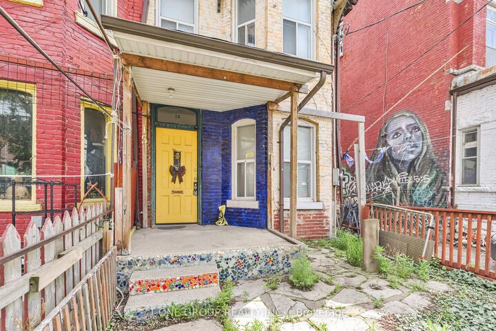 Property Photo: 15 Kensington Avenue ON M5T 2J8