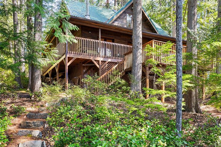 Property Photo:  