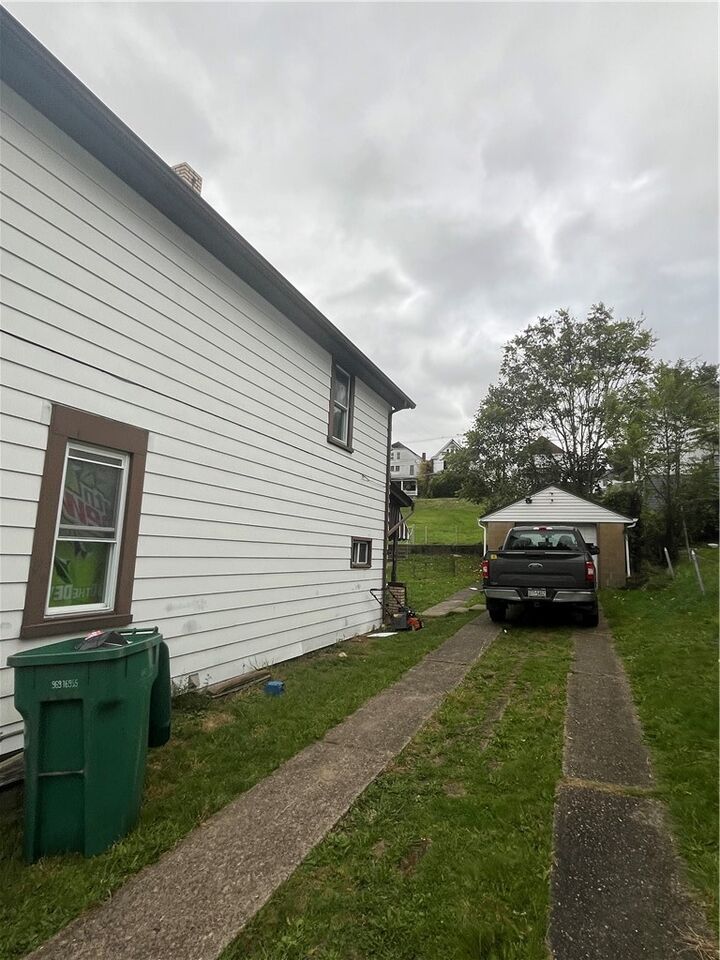 Property Photo:  924 Locust Avenue  PA 15062 