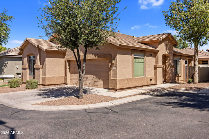 Property Photo: 1239 S Emmett Drive AZ 85286