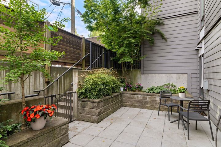 Property Photo:  1661 E 2nd Avenue 102  BC V5N 1E1 