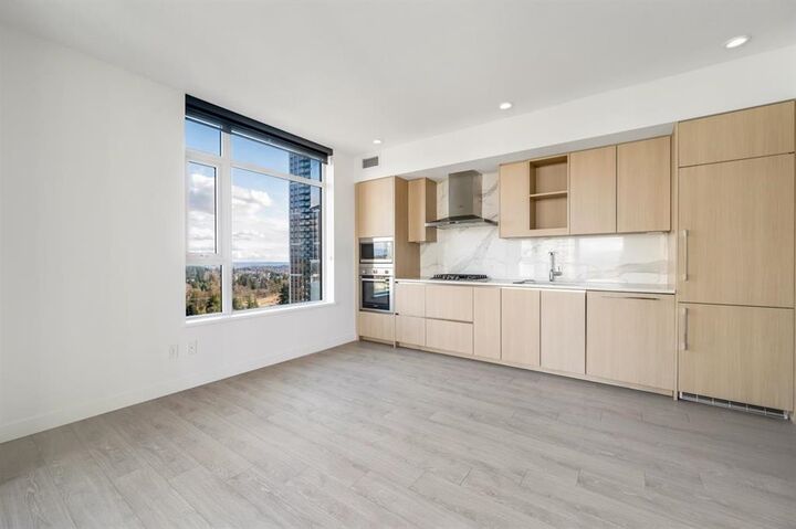 Property Photo:  2507-9887 Whalley Boulevard  BC V3T 0P4 
