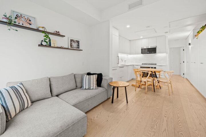Property Photo:  650 E 2nd Street 107  BC V7L 1E3 