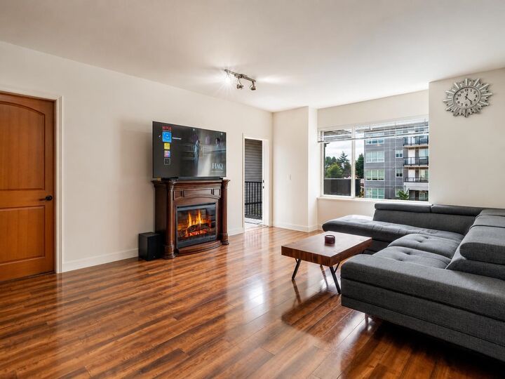 Property Photo: 11935 Burnett Street 315 BC V2X 9A9