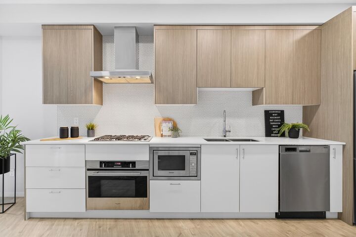 Property Photo:  6283 Kingsway Avenue 215  BC V5J 0H3 